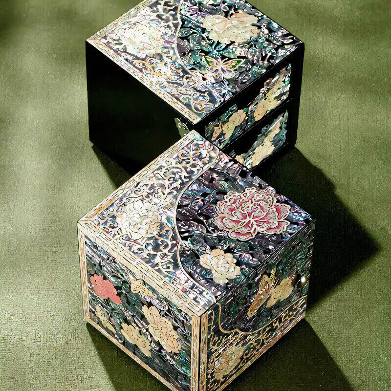 Handcrafted Jewelry Box with Inlaid Colored Shells QS13